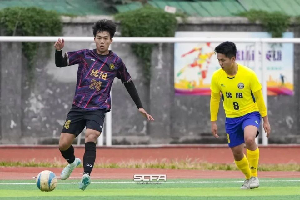 历者将被优, 纳足球英才, 征战高水平