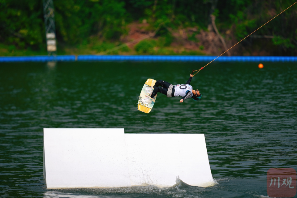 又展示了成, Kkr, 育项目的火 又展示了成, Kkr, 育项目的火