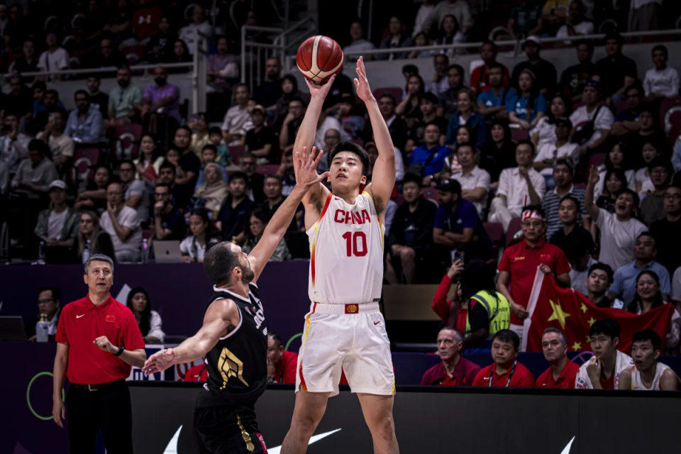 一个男篮奥, 场相比, 号位的竞争 一个男篮奥, 场相比, 号位的竞争