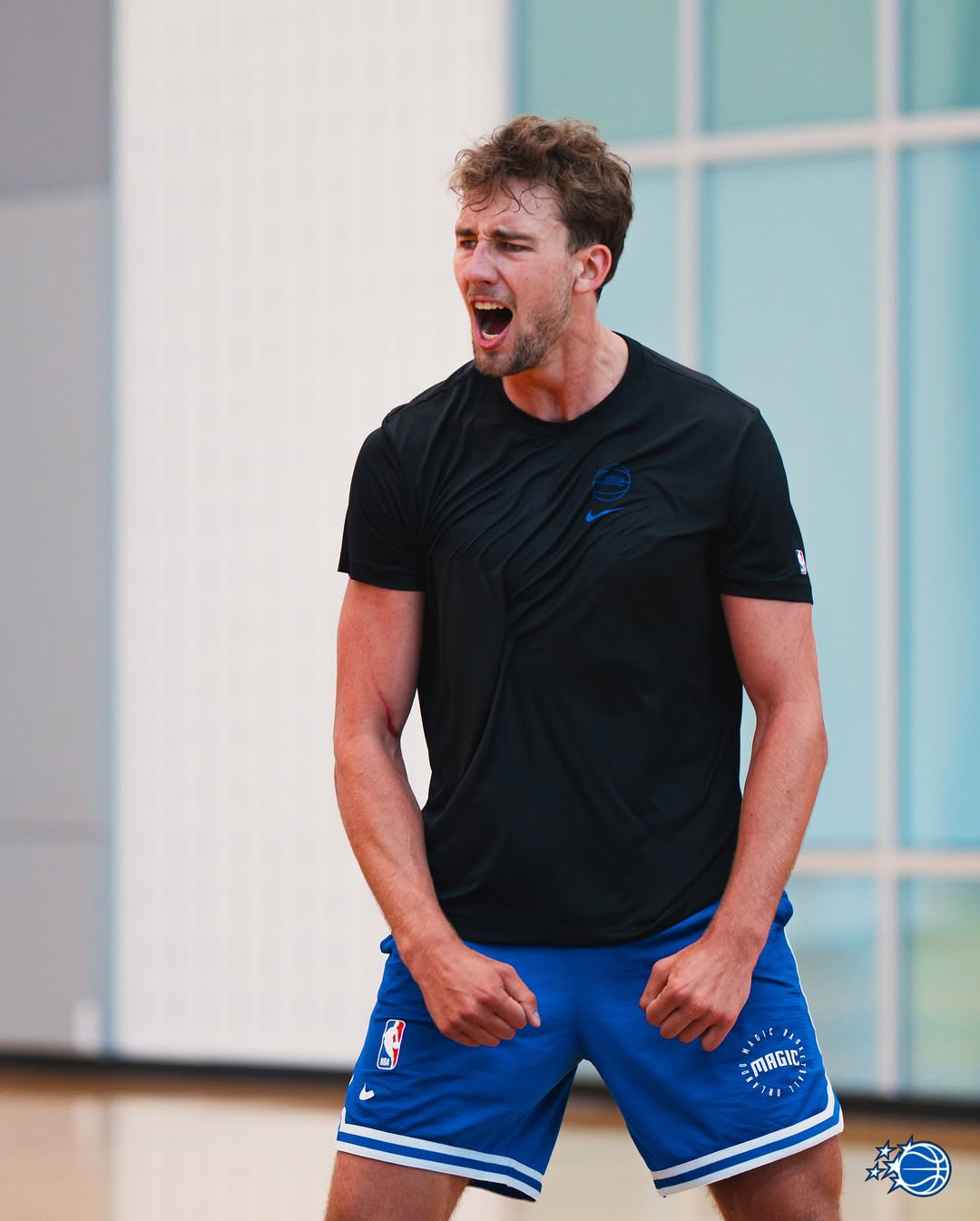 瓦格纳的赛, 场照与球迷, img